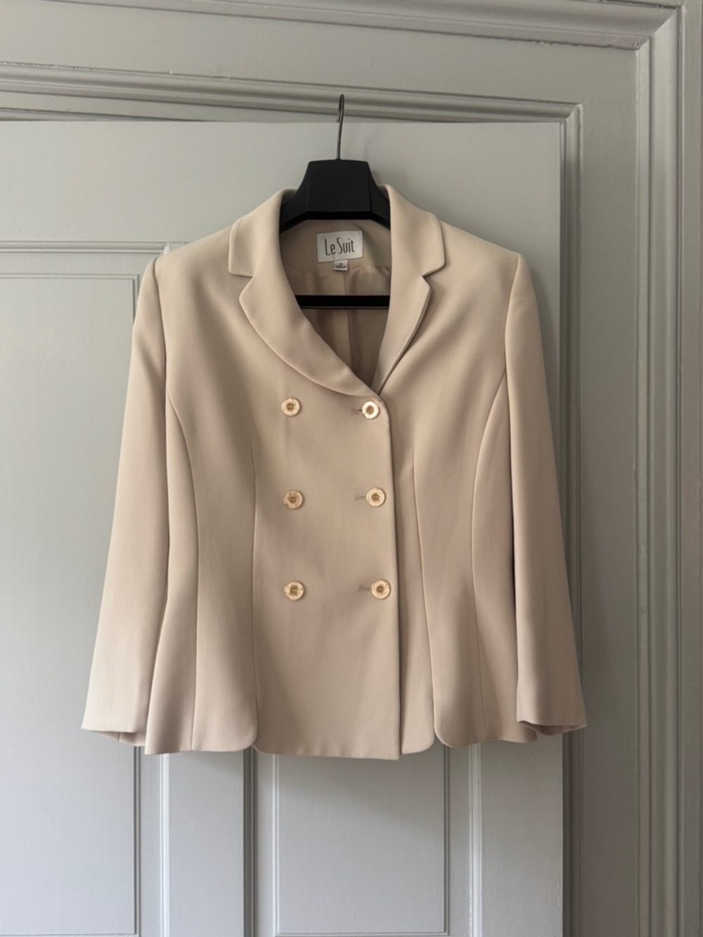 Le Suit Cream Double-Breasted Tailored Blazer Jacket